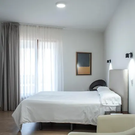 فندق Montanes سوانثيس