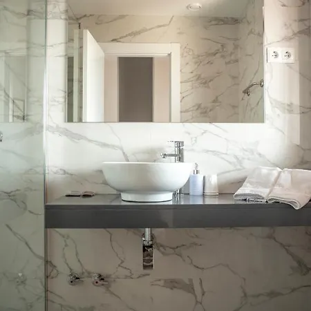 ホテル Montanes スアンセス