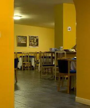 Montanes فندق سوانثيس