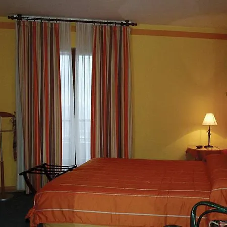 Hotel Montanes 3*