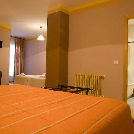 Hotel Montanes