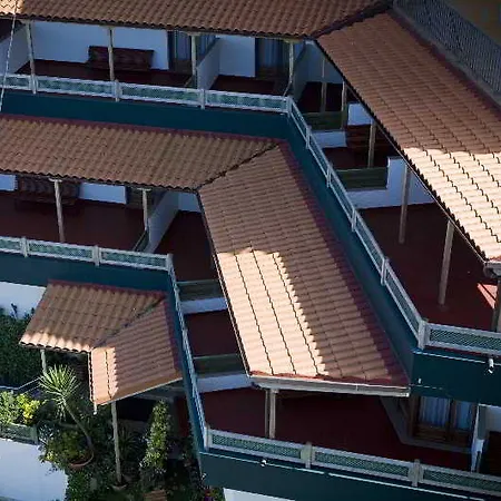 فندق Montanes 3*