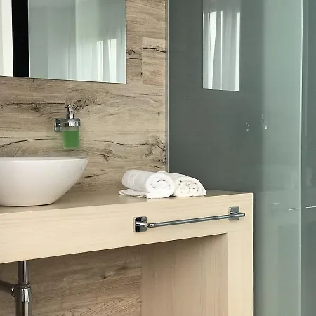 فندق Montanes 3*