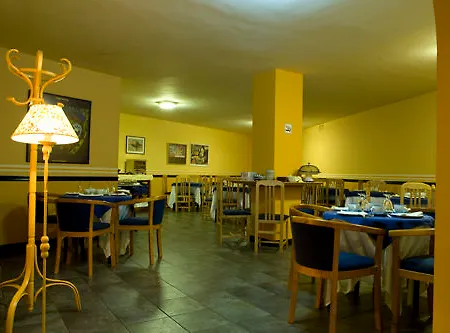 فندق Montanes سوانثيس