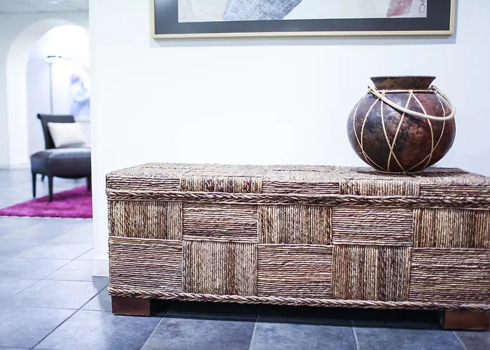 蒙塔内斯酒店 酒店