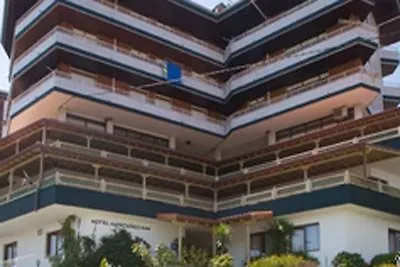 蒙塔内斯酒店 3*