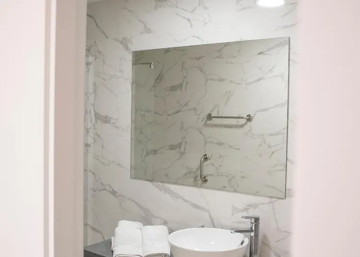 蒙塔内斯酒店 酒店